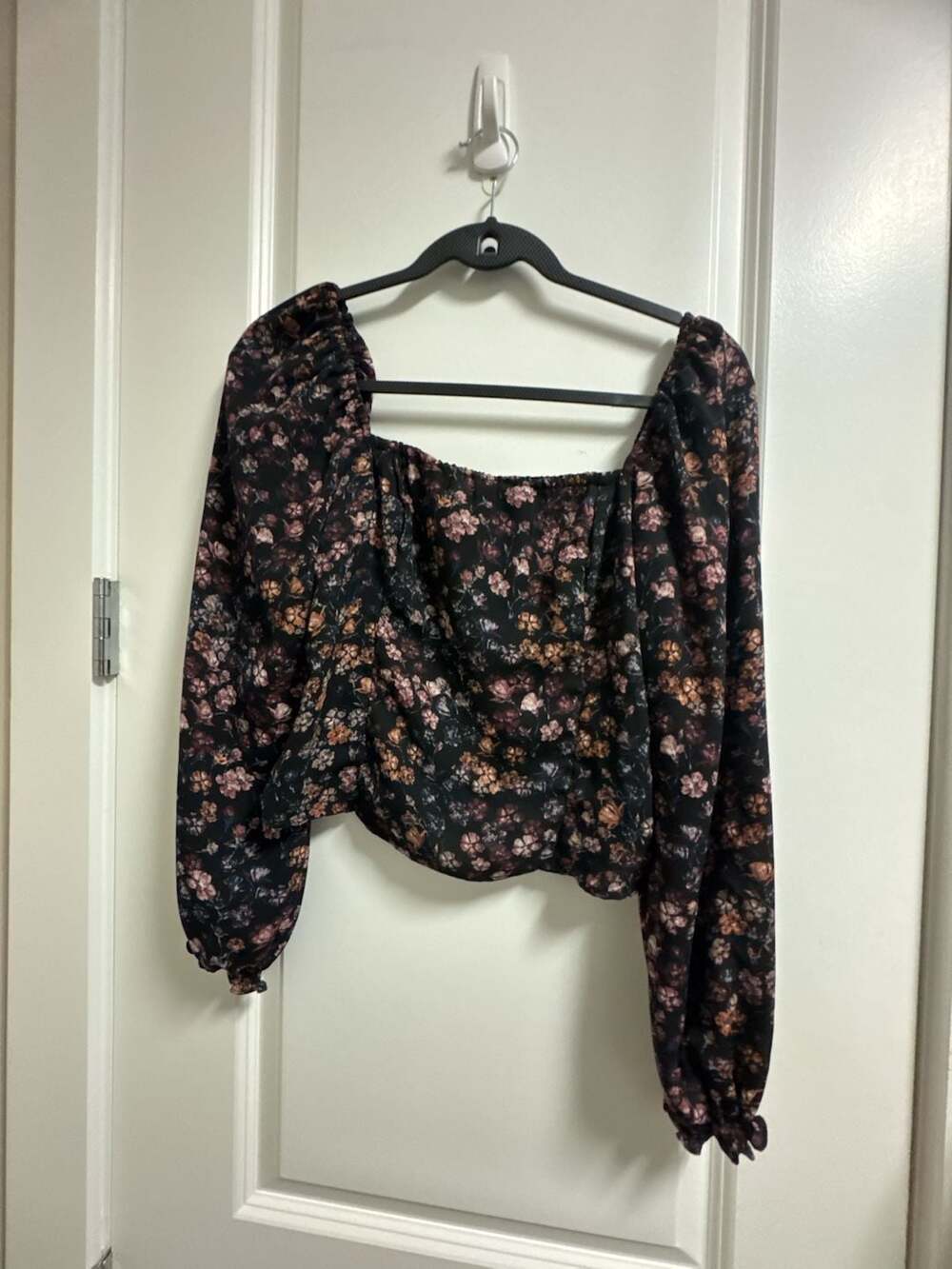 Abercrombie & Fitch Floral Long Sleeve womens Crop Top Size S Black